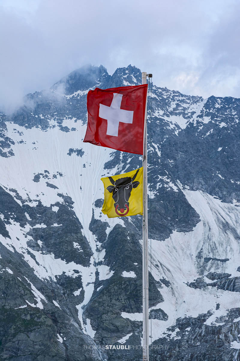Urner- und Schweizerfahne bei der Dammahütte