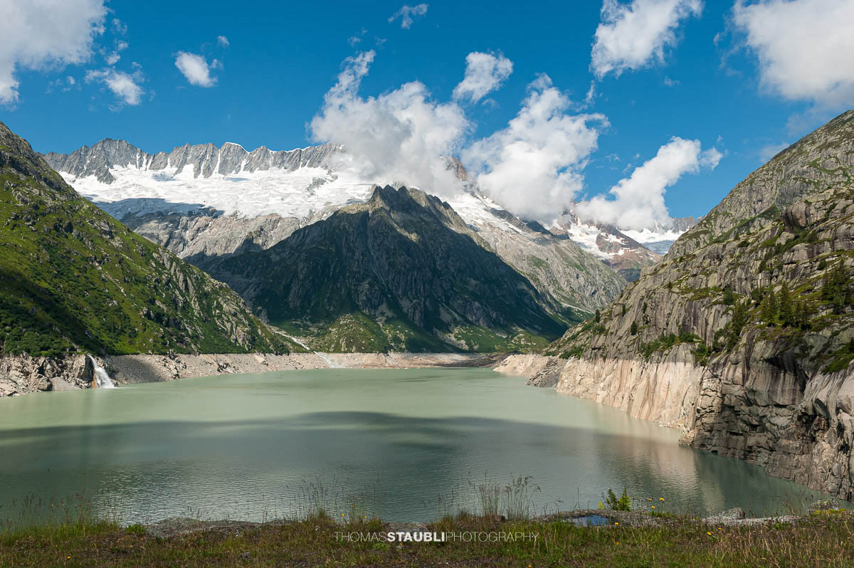 Göscheneralpsee mit Blick auf den Dammagletscher und den Dammastock in den Urner Alpen.