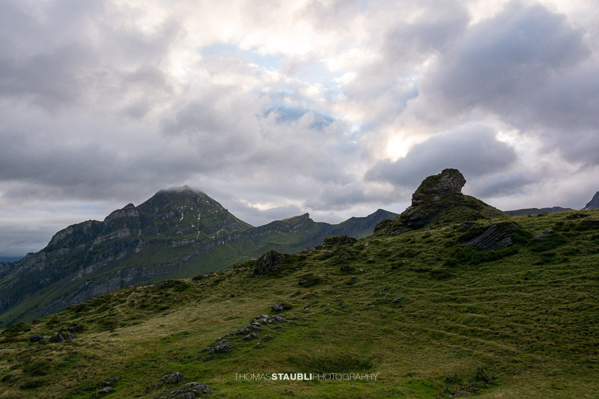 Blick von der Seenalp ins Hürital mit dem Wasserbergfirst im Hintergrund.