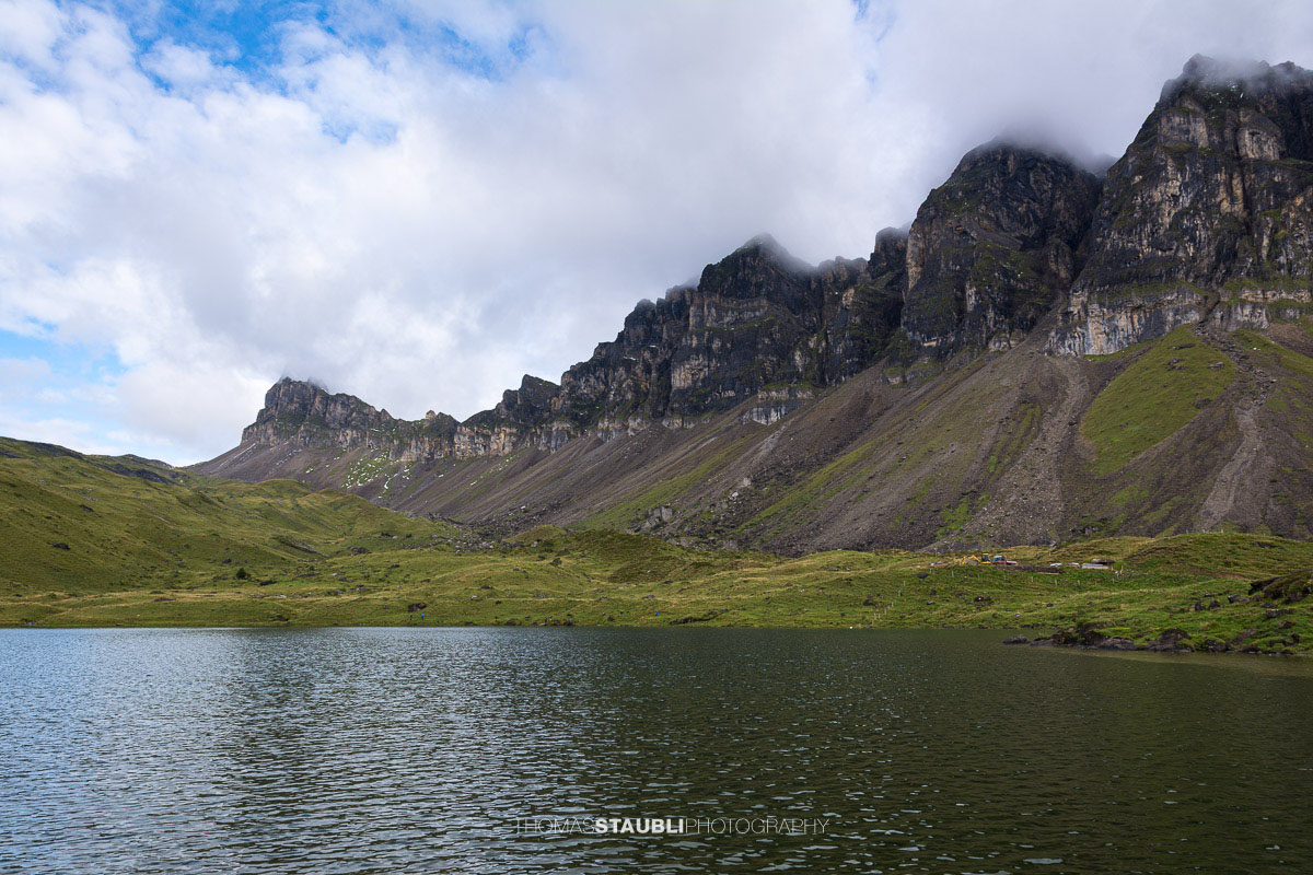 Seenalperseeli auf der Seenalp mit Fulen und Chaiserstock im Hintergrund.