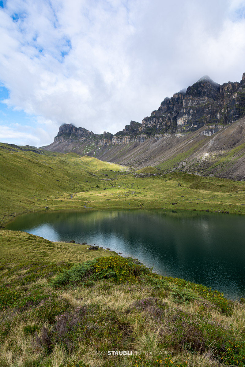 Seenalperseeli auf der Seenalp mit Fulen und Chaiserstock im Hintergrund.
