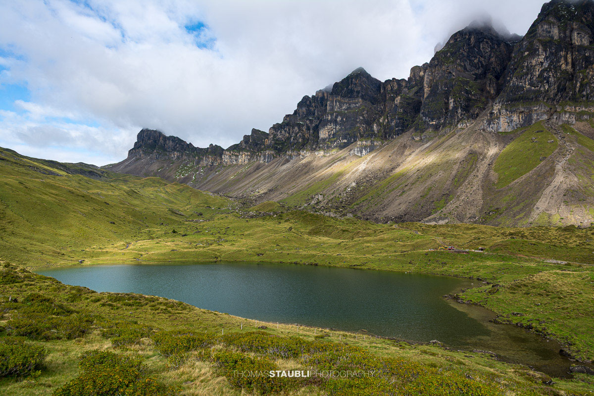 Seenalperseeli auf der Seenalp mit Fulen und Chaiserstock im Hintergrund.