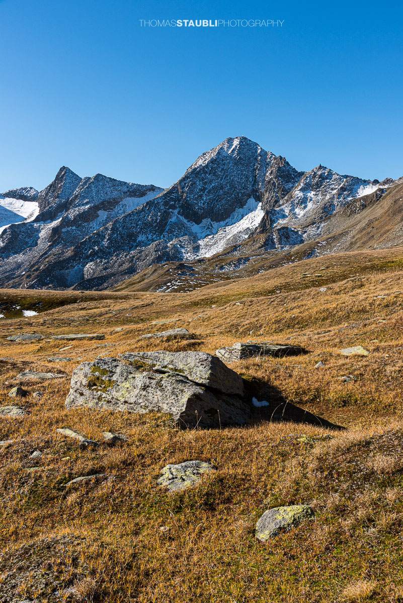 Blick bei den Stotzigen Firsten zum Gross Muttenhorn im Herbst 2018.