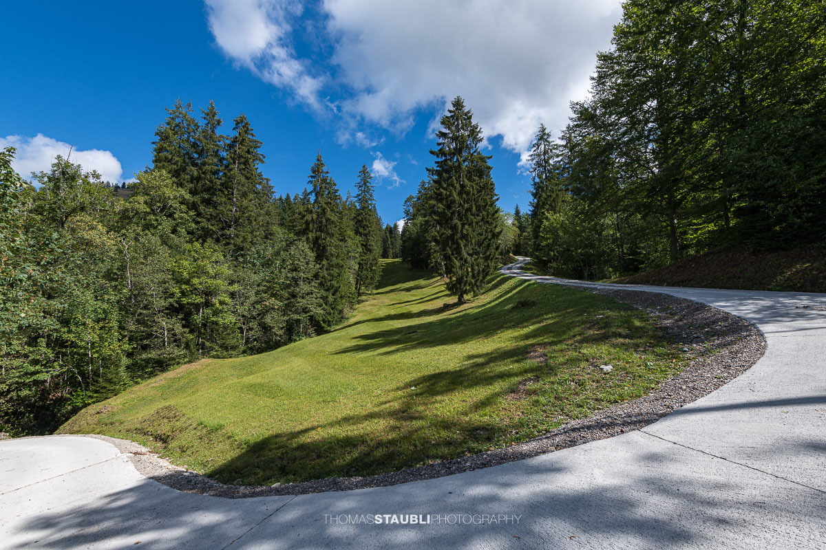 Bergstrasse auf die Schwarzenegg