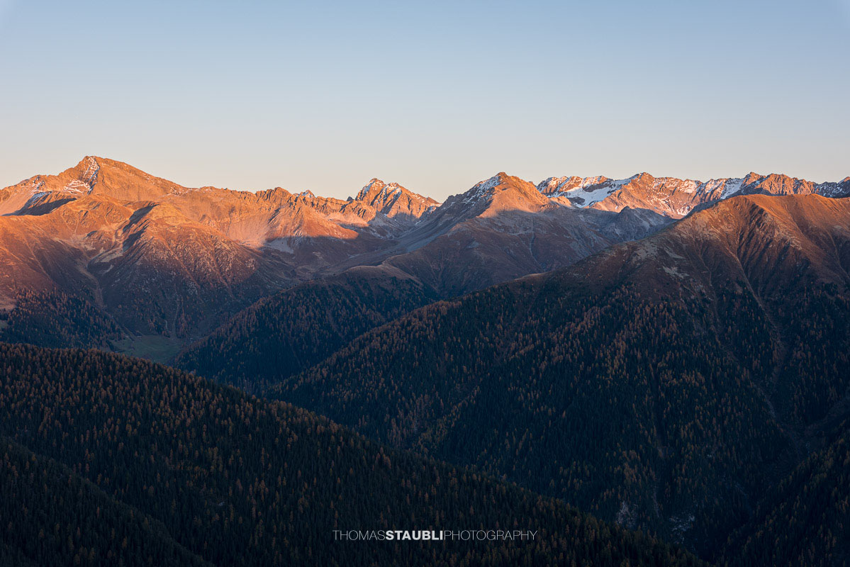 Älplihorn, Piz Ducan und Chrachenhorn in der herbstlichen Abendsonne