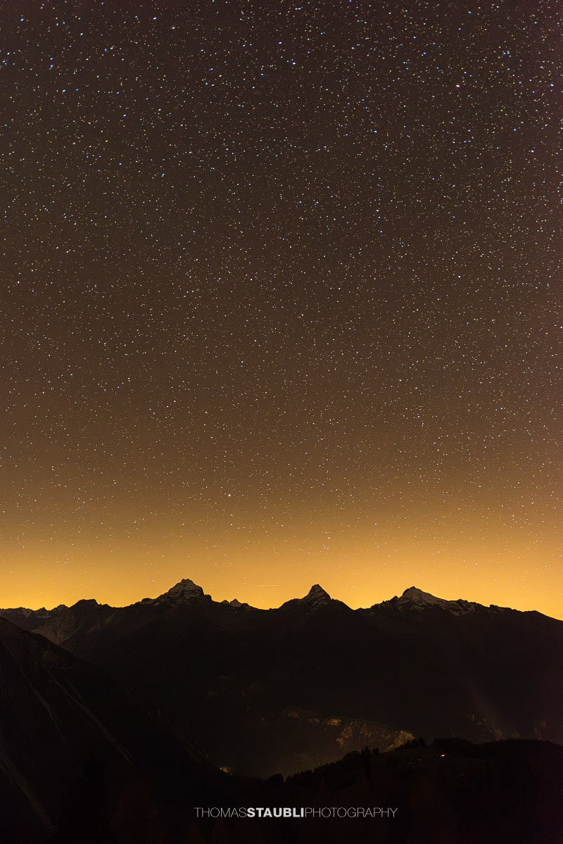 Sternenhimmel über dem Piz Ela, Corn da Tinizong und Piz Mitgel